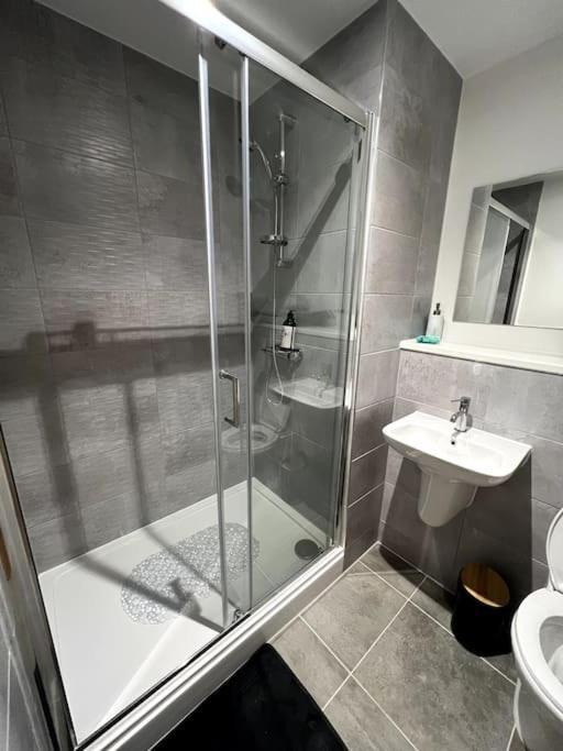 Luxurious City View Apartment In Salford Manchester Esterno foto